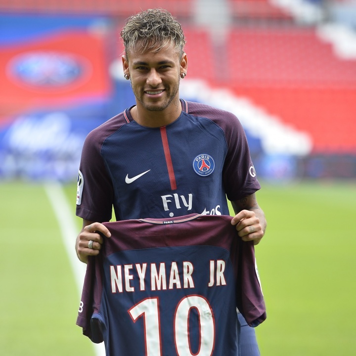 半岛app-世界纪录！9年前内马尔2.22亿去巴黎，可惜效力6年无缘欧冠+金球